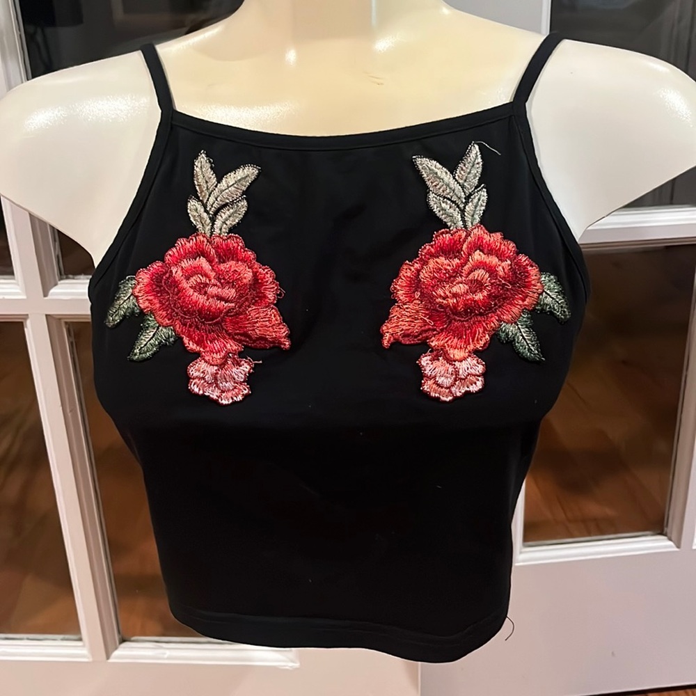 Sexy Women’s Festival Stretch Black Crop Top w Rose Embroidery size Medium